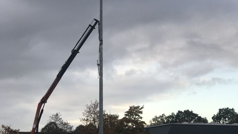 Neue Masten werden aufgestellt. Neue Masten werden aufgestellt.