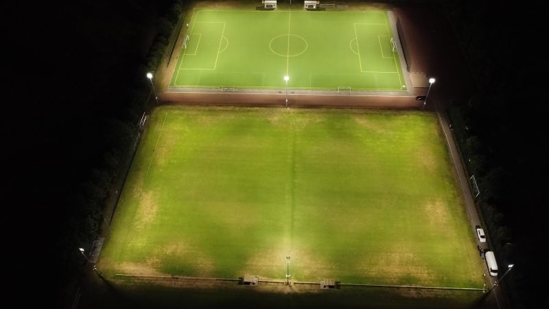 Flutlichtanlage auf dem Fußballplatz in Ostbevern Flutlichtanlage auf dem Fußballplatz in Ostbevern