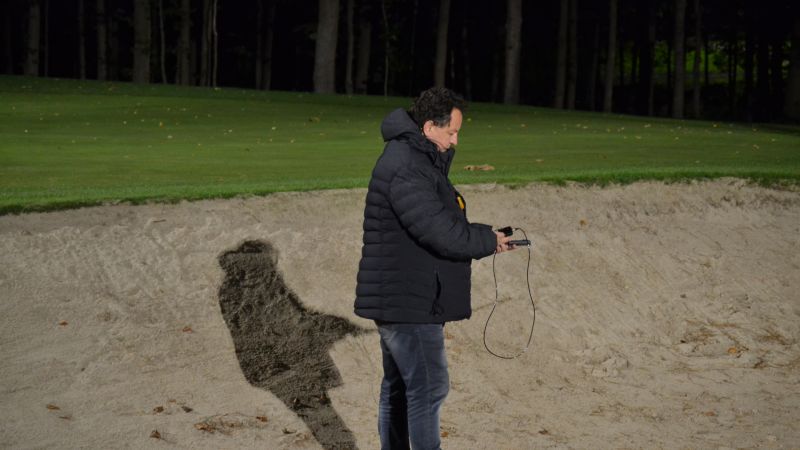 Per Lichtmessung wird die Ausrichtung der LED Strahler überprüft. Per Lichtmessung wird die Ausrichtung der LED Strahler überprüft.